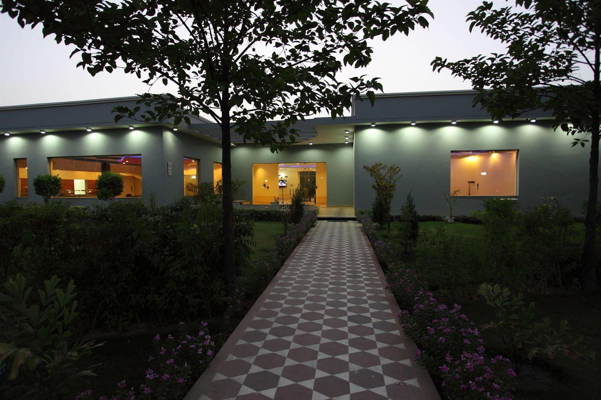 Shri Radha Brij Vasundhara Resort & Spa Govardhan Esterno foto